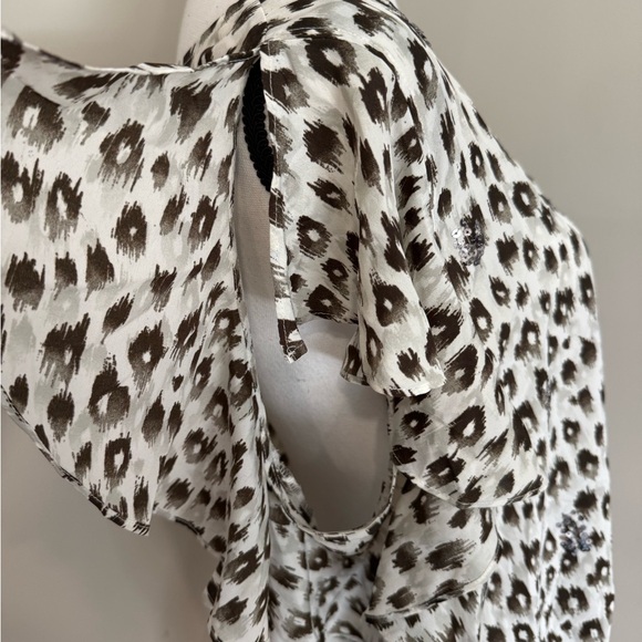 Lane Bryant V Neck Flutter Sleeve Animal Print Blouse - Picture 5 of 9